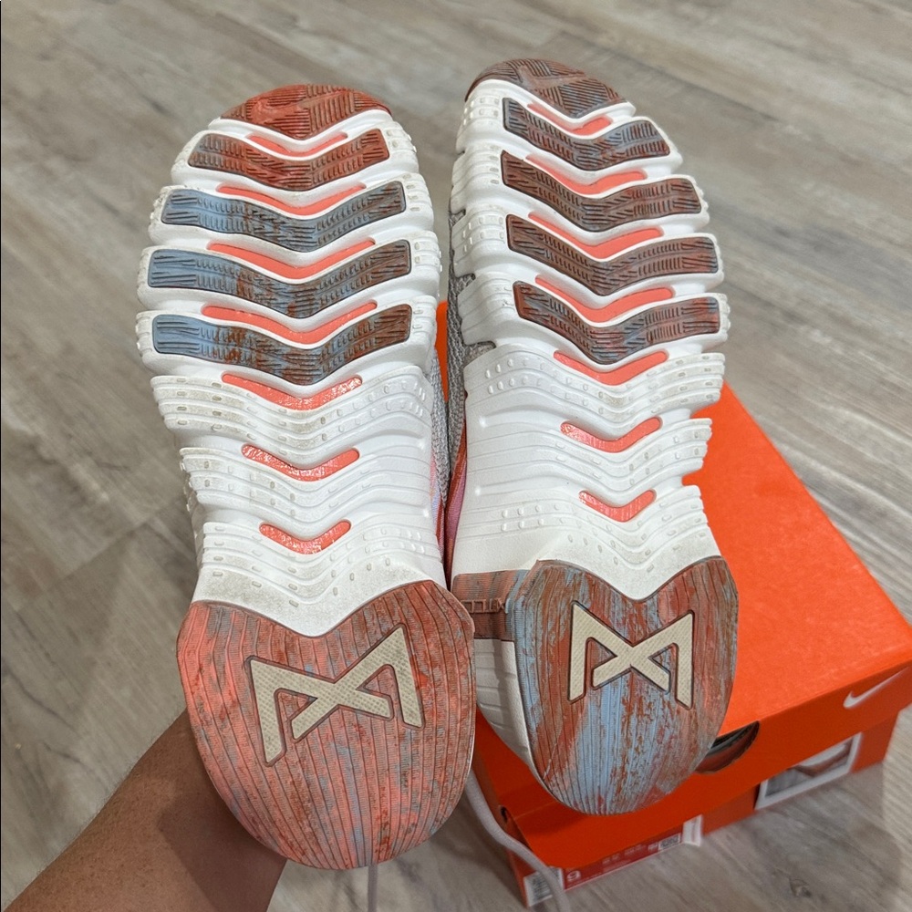 Nike: Worn Once - Metcon 4 Pink and Orange Athletic Sneakers Size 9 - Picture 2 of 3